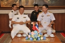 พลเรือตรี มนัสวี  บูรณพงศ์  เสนาธิการฐานทัพเรือสัตหีบ รับการเยี่ยมคำนับจาก นาวาเอก (พิเศษ) Sr.Capt Zeng Shenghal ผู้บังคับหมู่เรือฝึก กองทัพเรือสาธารณรัฐประชาชนจีน พร้อมคณะ 