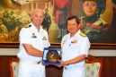 พลเรือโท วิพากษ์  น้อยจินดา ผู้บัญชาการฐานทัพเรือสัตหีบ รับการเยี่ยมคำนับจาก นาวาโท Michael LETTS,RAN ผู้บังคับการเรือHMAS SUCCESS กองทัพเรือออสเตรเลีย เนื่องในโอกาสที่เข้าเยี่ยมประเทศไทย