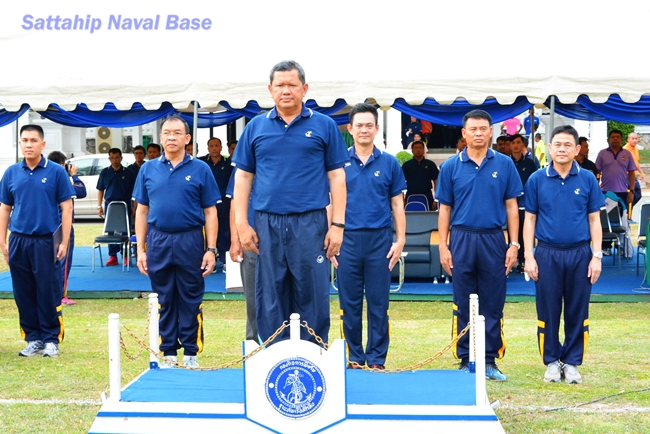 พลเรือโท วิพากษ์ น้อยจินดา ผู้บัญชาการฐานทัพเรือสัตหีบ เป็นประธานปิดกีฬาภายในฐานทัพเรือสัตหีบ ประจำปี ๒๕๕๙
