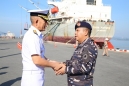 พลเรือตรี สุทิน หลายเจริญ ผู้อำนวยการการท่าเรือสัตหีบ ฐานทัพเรือสัตหีบ ส่งหมู่เรือกองทัพเรือสาธารณรัฐอินโดนีเซีย